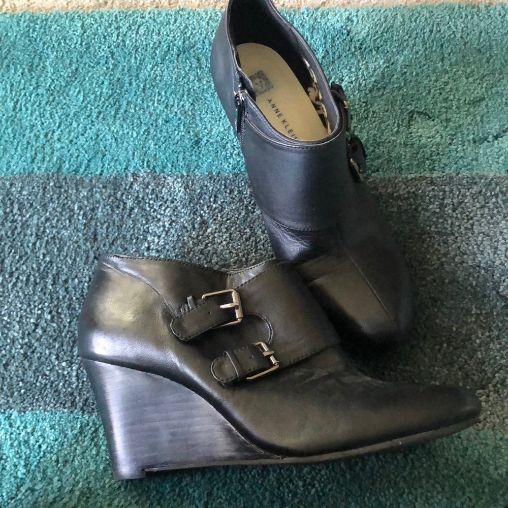 Anne Klein black wedge leather booties 💜💜